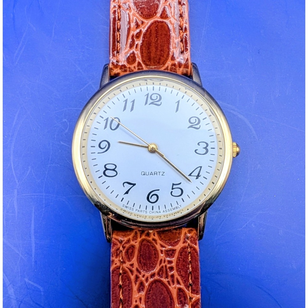 Classic Dressy Round Gold Tone Brown Leather Strap, Analog, Watch New Battery - Picture 6 of 7
